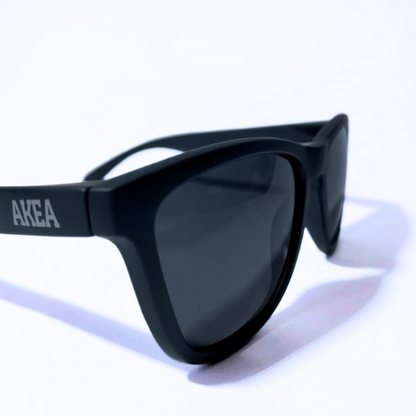 Dark black gafas akea